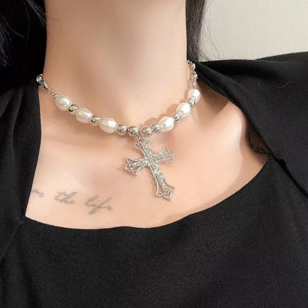 NWOT Y2K Pearl Cross Necklace